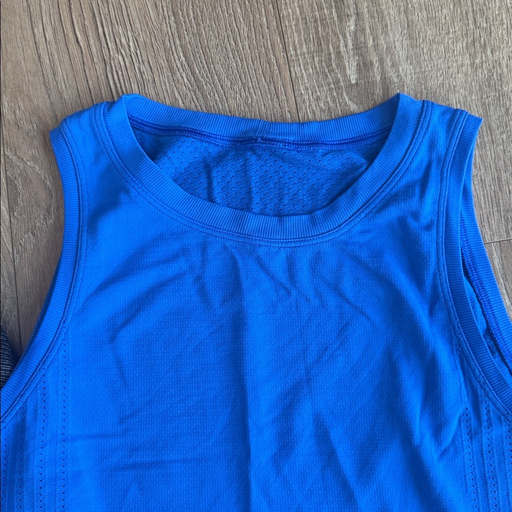 ((2 PIECE)) LULULEMON WORKOUT TOP BUNDLE SIZE 8/MEDIUM EEEUC - Picture 4 of 9